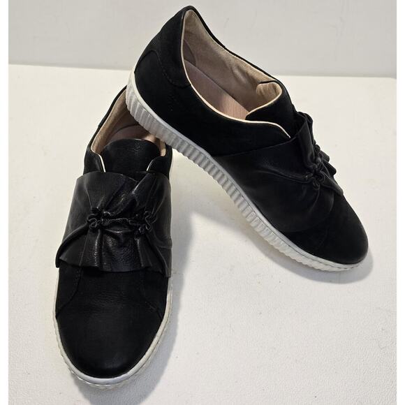 Miz Mooz Orbit Black Leather Sneakers Shoes Slip-0n with Bow Women SZ 38 M - Picture 1 of 11